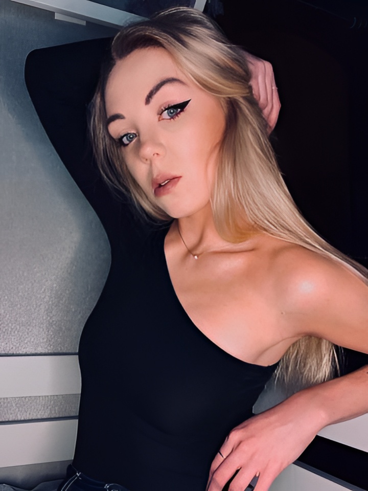 Индивидуалка Алиса, доступна для личного знакомства от 10000 руб